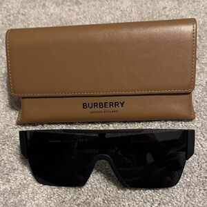 Burberry BE 4291 346487 Unisex Sunglasses – Like New w/ Case & Cloth
